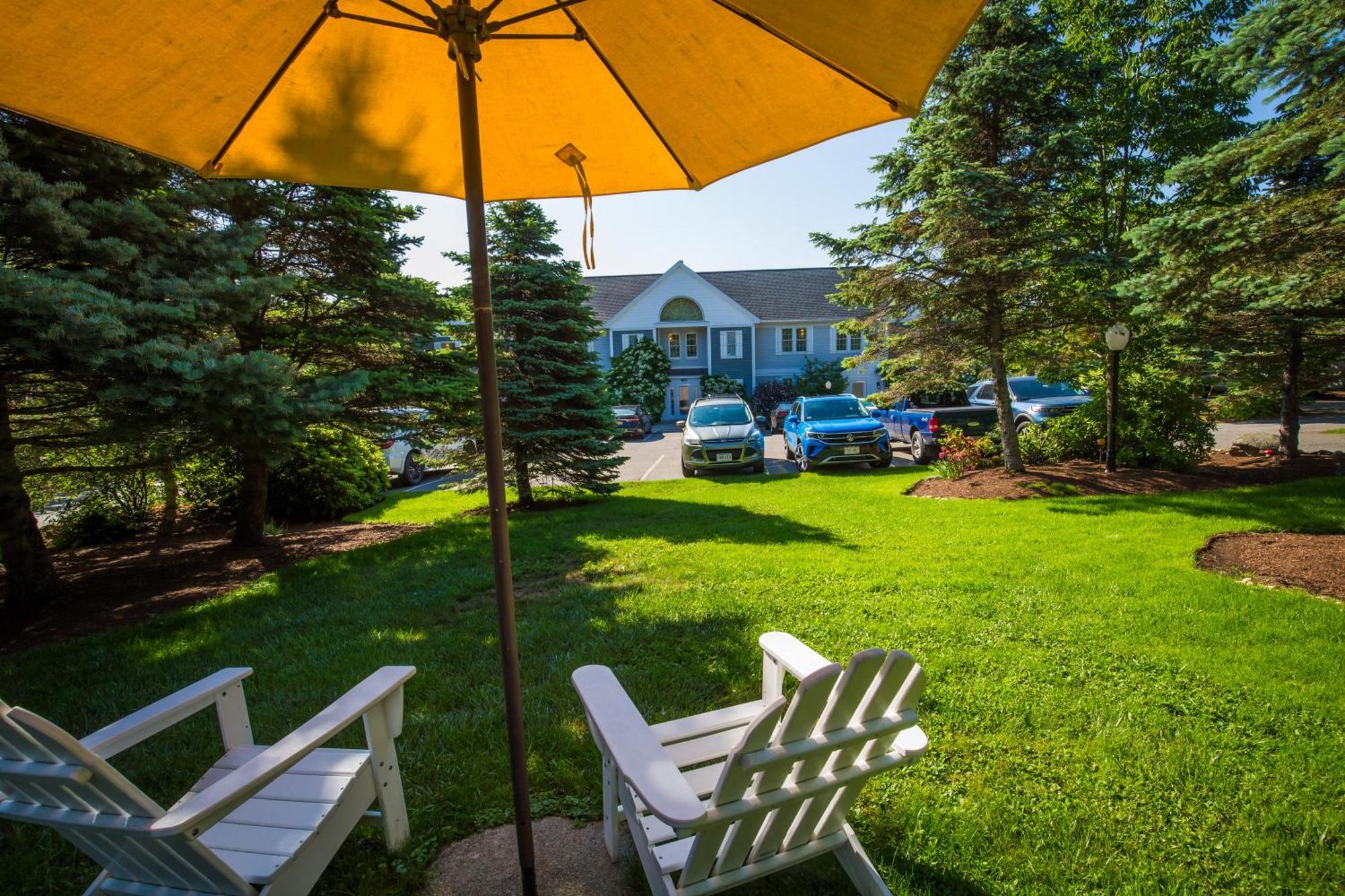 Strawberry Hill Seaside Inn 락포트 외부 사진