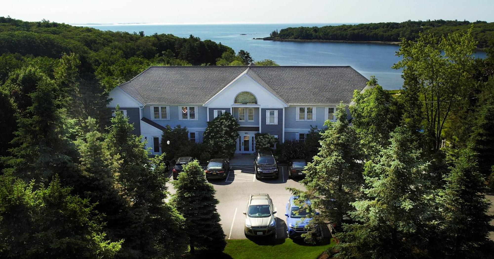 Strawberry Hill Seaside Inn 락포트 외부 사진